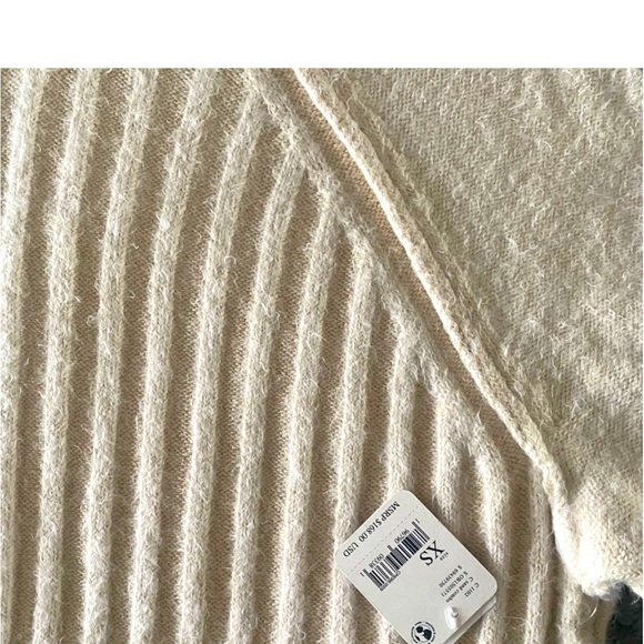 NWT. Free People Big City Turtleneck - Picture 12 of 14